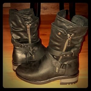 Carlos Santana boots